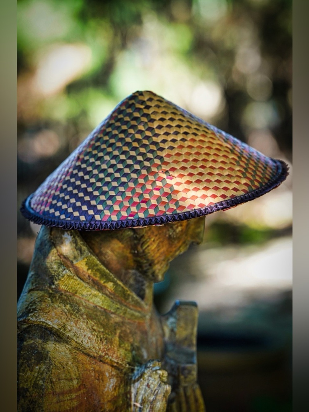 Vietnamese Nón Lá - Handcrafted Artisanal Weave Conical Hat - Picture 5 of 5